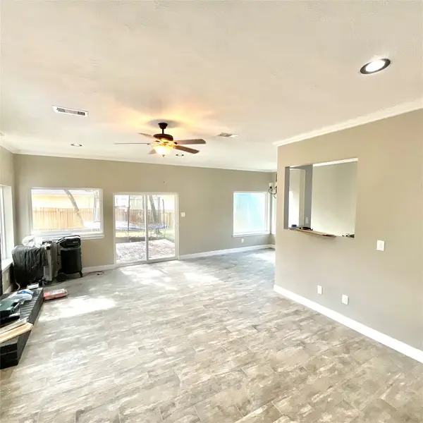 122 April Wind Drive E, Conroe, TX 77356