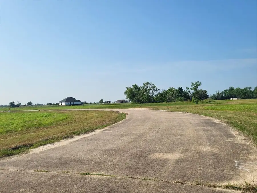 68 Conestoga Trl, Angleton, TX 77515 - #2