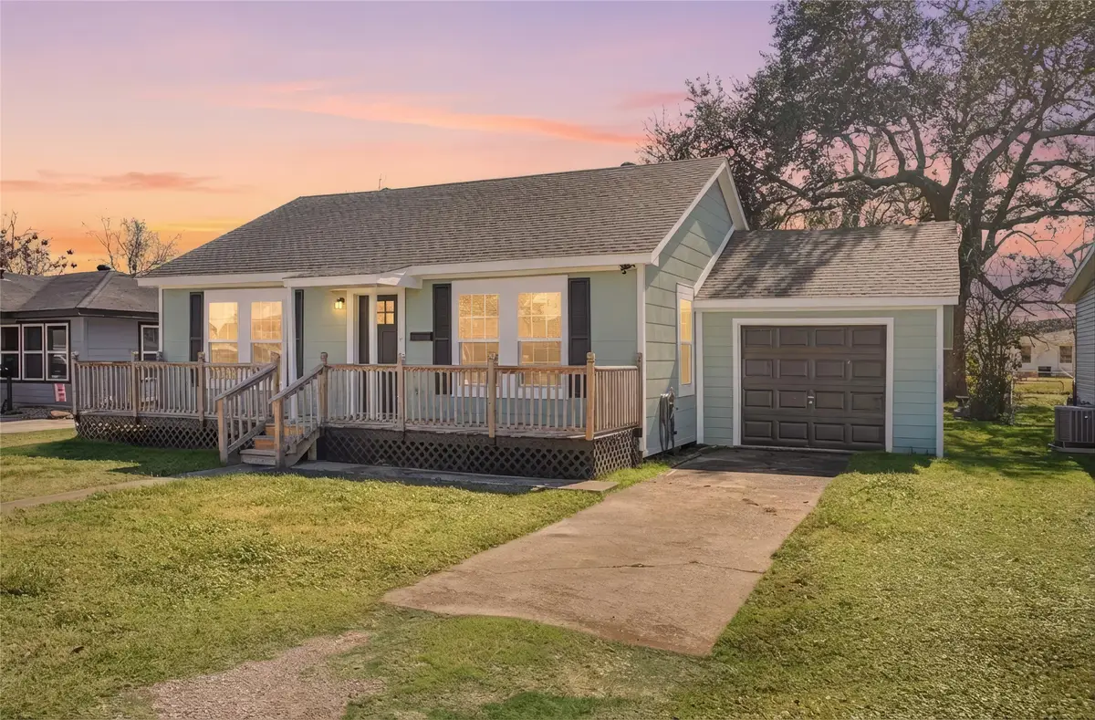 3125 South Dr, Groves, TX 77619 - #1