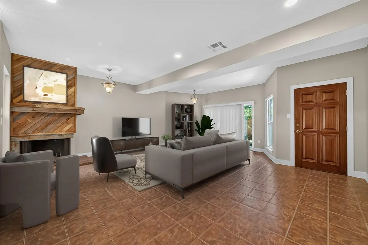 12625 Memorial Drive #17, Houston, TX 77024 - Image #1