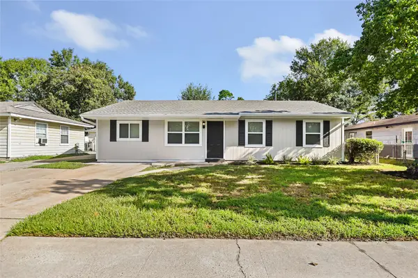 7111 Oak Village Drive, Houston, TX 77396