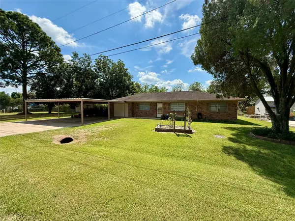 309 Crews Way, West Columbia, TX 77486