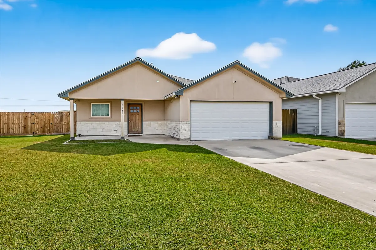 2432 Hedgerose Lane, Bay City, TX 77414 - Image #1