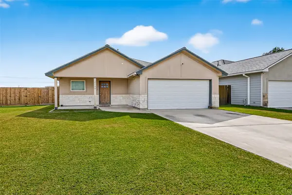 2432 Hedgerose Lane, Bay City, TX 77414