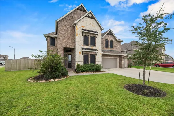 14906 Pinehurst Avenue, Mont Belvieu, TX 77523