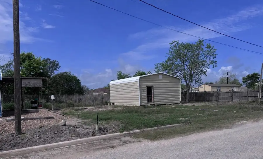 706 Cedar Street S, Matagorda, TX 77414 - #2