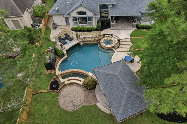 63 W Horizon Ridge Place, The Woodlands, TX 77381