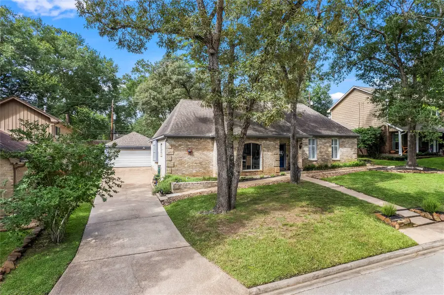 112 Broken Bough Lane, Conroe, TX 77304 - Image #2