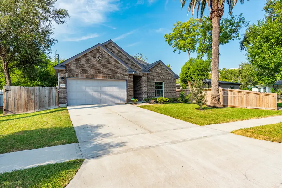 1008 8th Avenue N, Texas City, TX 77590 - #2