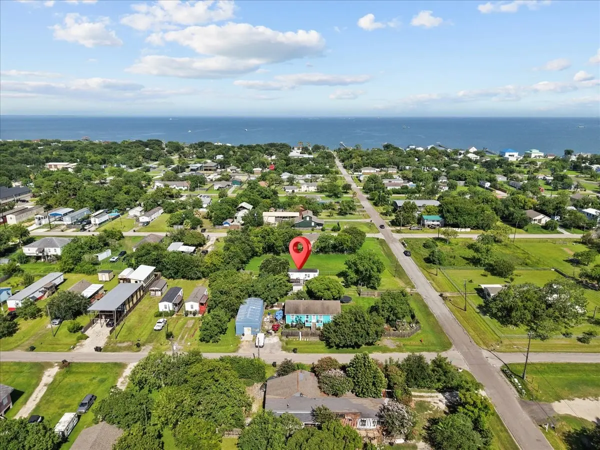 710 Broadway, Dickinson, TX 77539 - #1