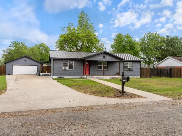 404 E Elizabeth Avenue, Palacios, TX 77465