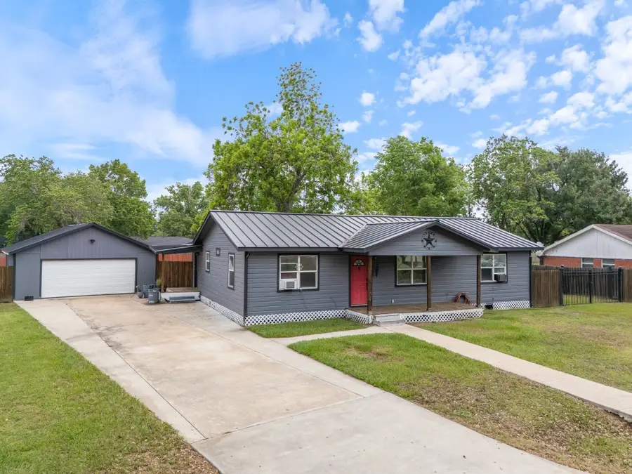 404 E Elizabeth Avenue, Palacios, TX 77465 - #3