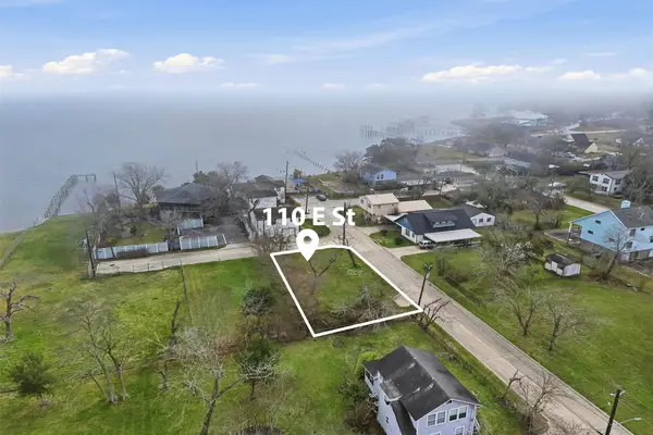 110 W E Street, La Porte, TX 77571
