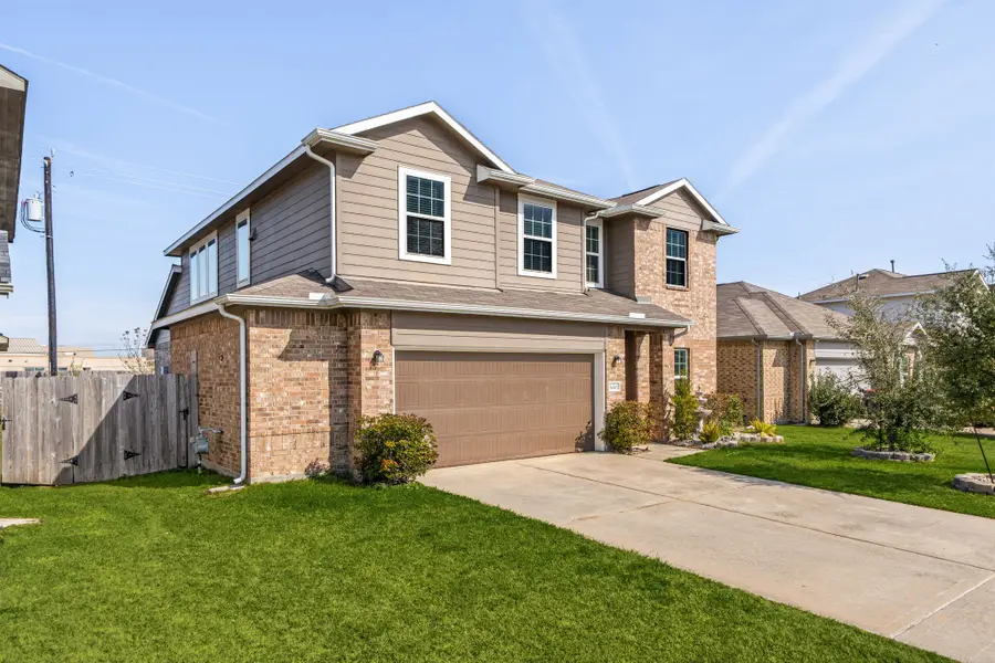 5007 Chimney Swift Lane, Baytown, TX 77521 - Image #2