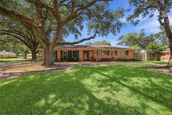 3890 Kenwood Drive, Beaumont, TX 77706