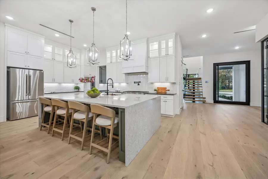 431 W 30th Street, Houston, TX 77018 - Image #2