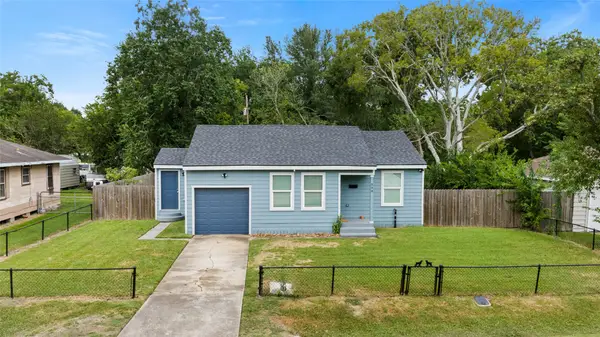 508 Azalea Drive, La Marque, TX 77568