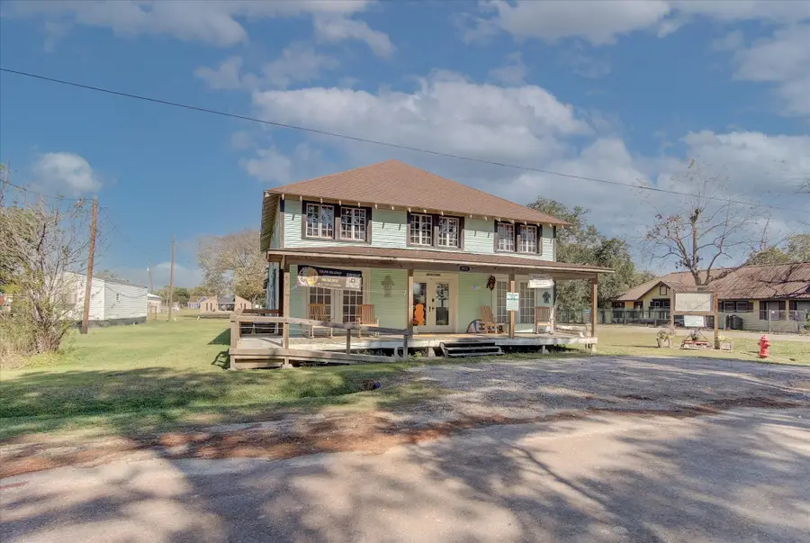 411 Willcox Street, Anahuac, TX 77514 - Image #3
