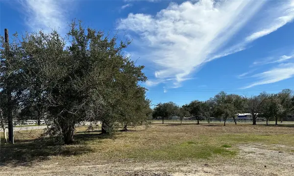 2690 County Road 179, Alvin, TX 77511