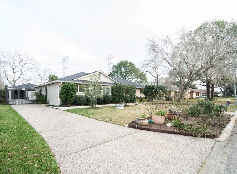 10303 Greenwillow Drive, Houston, TX 77035 - Image #3