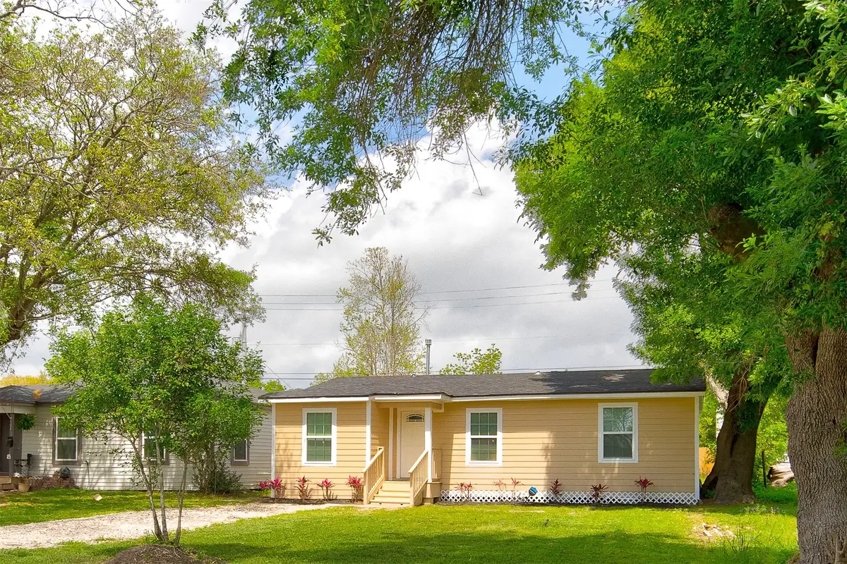 100 18th Avenue N, Texas City, TX 77590 - #1