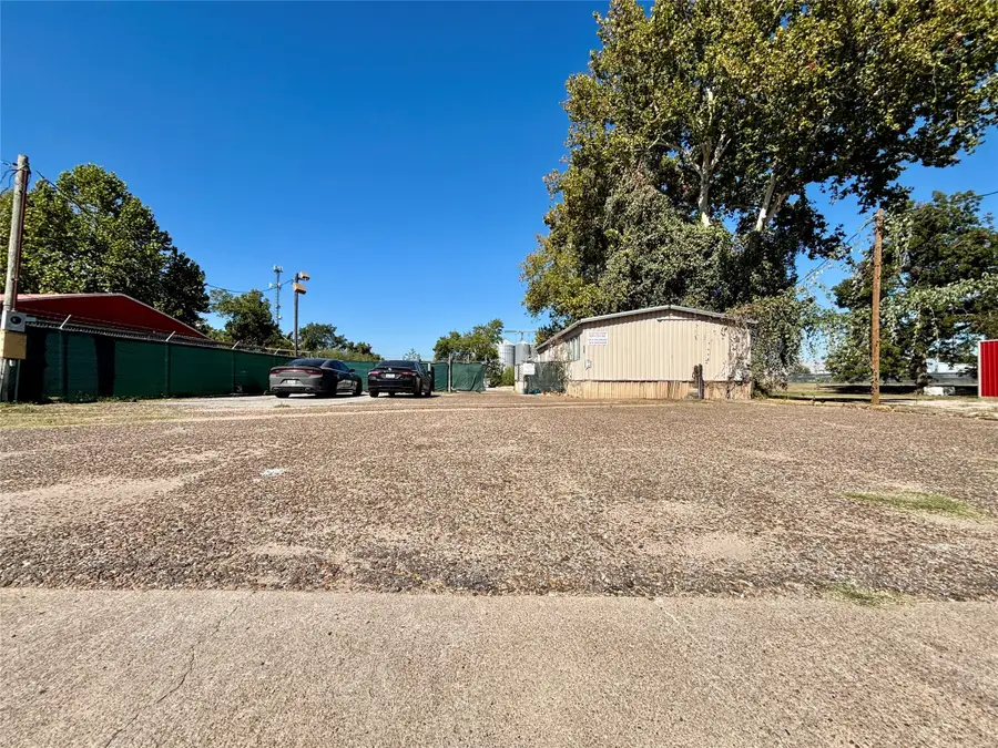 605 N Richmond Road, Wharton, TX 77488 - Image #3