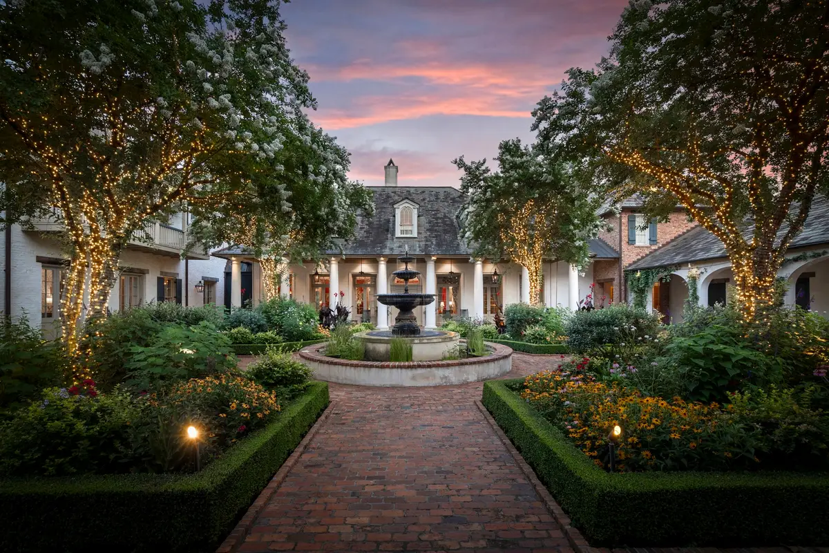 2 Grand Colonial Drive, The Woodlands, TX 77382 - #1