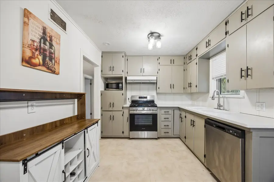 317 Harbert Street, Columbus, TX 78934 - #3