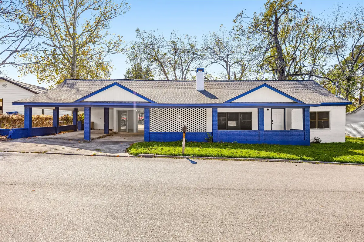811 W Calhoun Street, Livingston, TX 77351 - Image #1