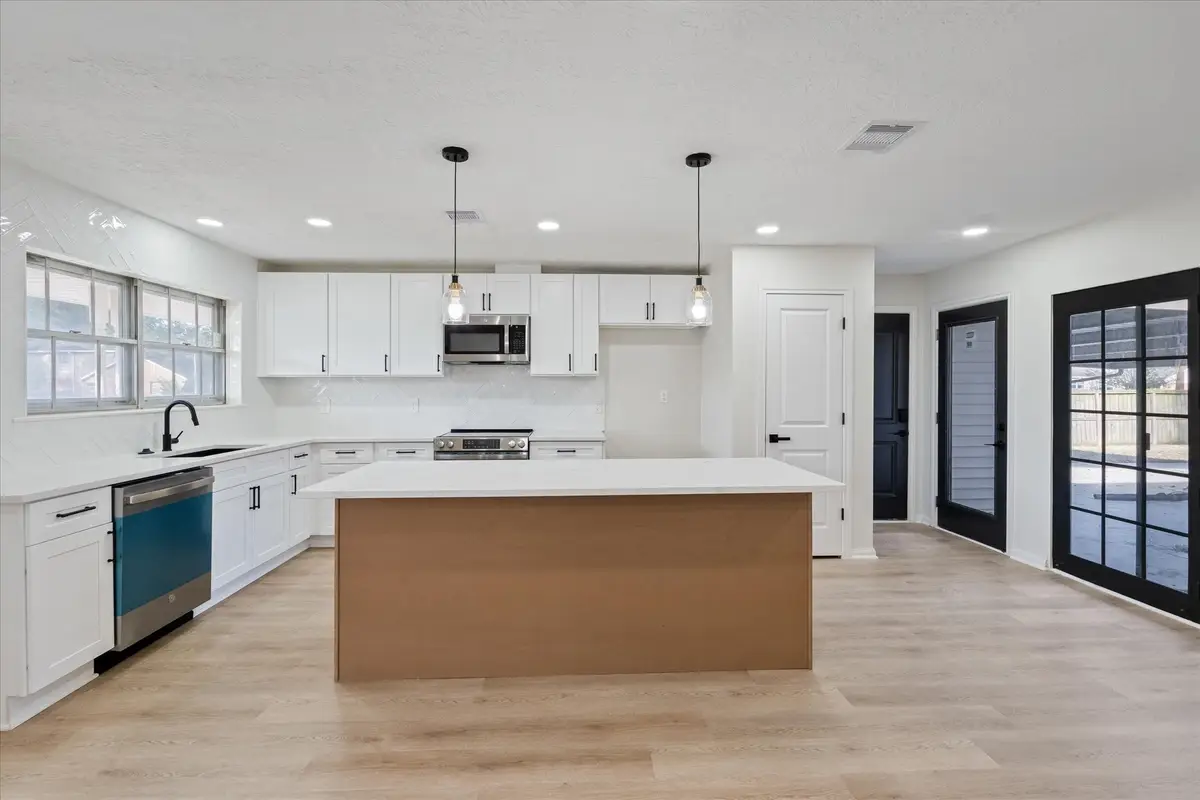 10403 Winding Trail Road, La Porte, TX 77571 - Image #1