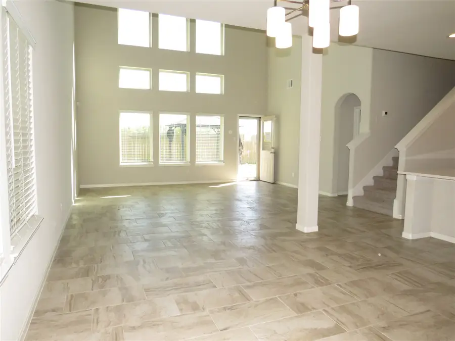 6915 Sunnyvale Lane, Rosharon, TX 77583 - Image #2