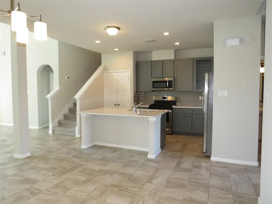 6915 Sunnyvale Lane, Rosharon, TX 77583 - Image #3