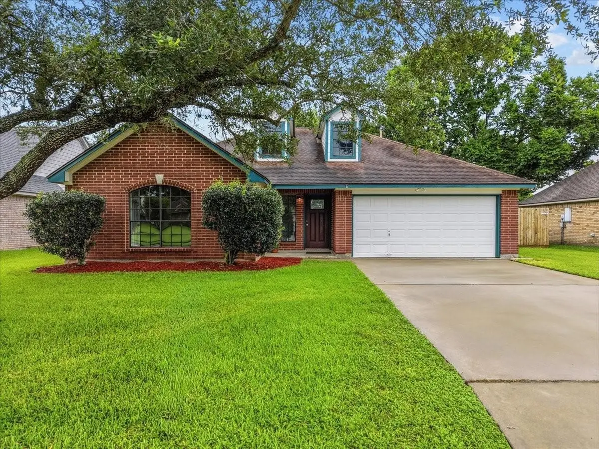 111 Jamestown Avenue, Clute, TX 77531 - #1