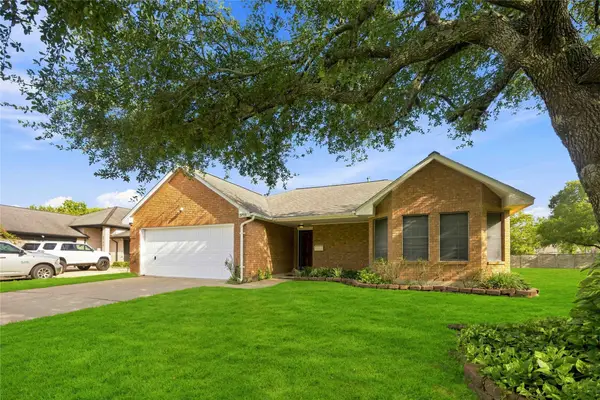 2755 N Larkspur Circle, Pearland, TX 77584