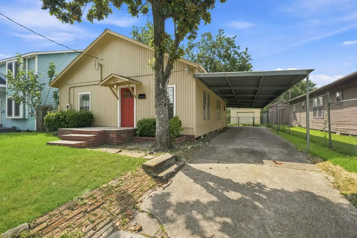 605 W Cleveland Street, Baytown, TX 77520 - #1