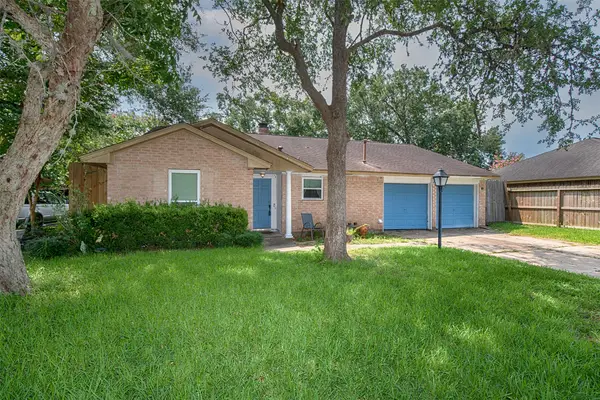 5011 Encino Court, Friendswood, TX 77546