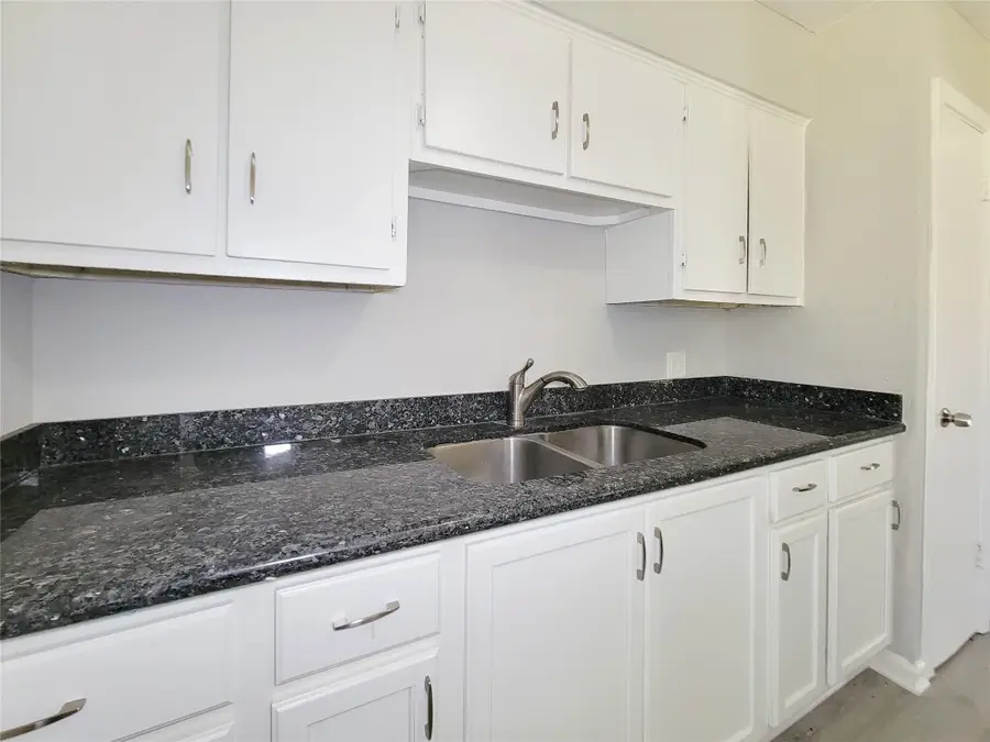 5835 Kenilwood Drive, Houston, TX 77033 - #2