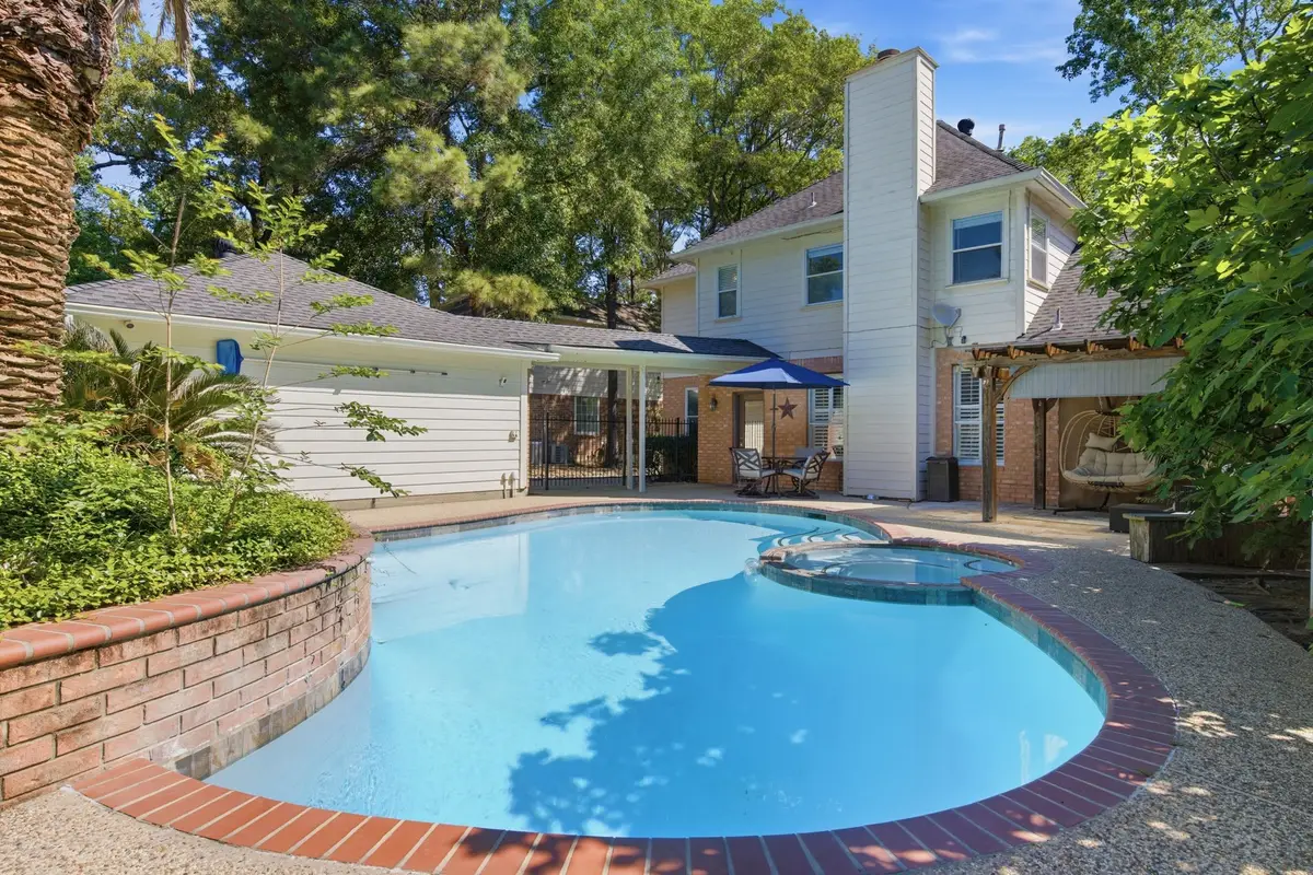 26 E Sterling Pond Circle, The Woodlands, TX 77382 - #1
