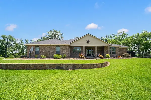 318 Sunrise Blvd, Angleton, TX 77515