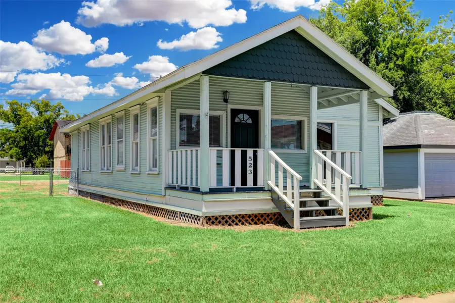 523 E Mulberry Street, Angleton, TX 77515 - #2