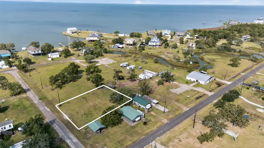 202 Spence Street, Anahuac, TX 77514 - #2