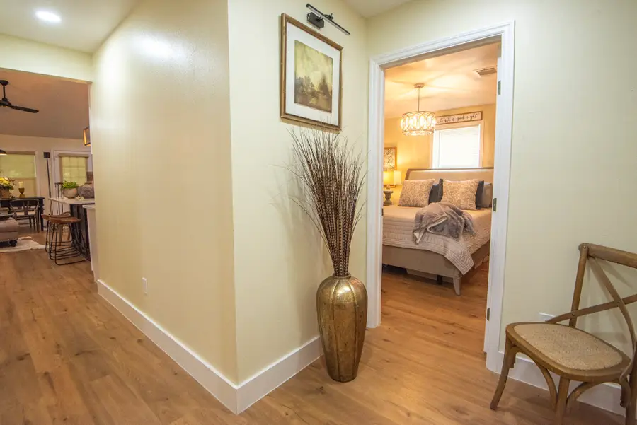 1105 E Alamo, Brenham, TX 77833 - #2