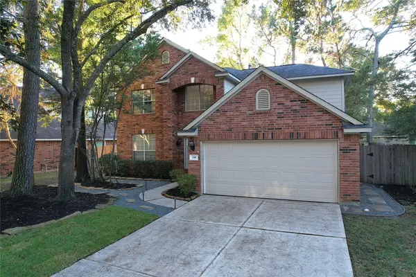 118 W Hobbit Glen Drive, The Woodlands, TX 77384