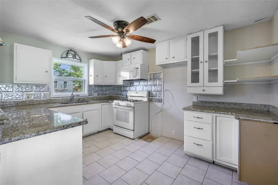 604 Fordtrand Street, Ellinger, TX 78938 - #2