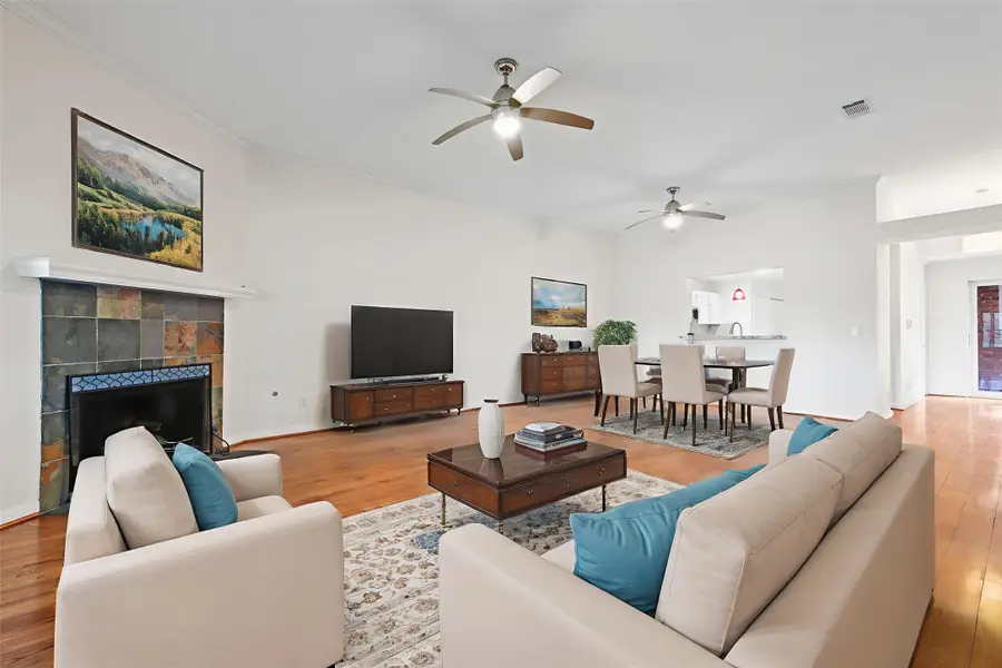 807 Woodfern Glen Lane, Pearland, TX 77584 - Image #3