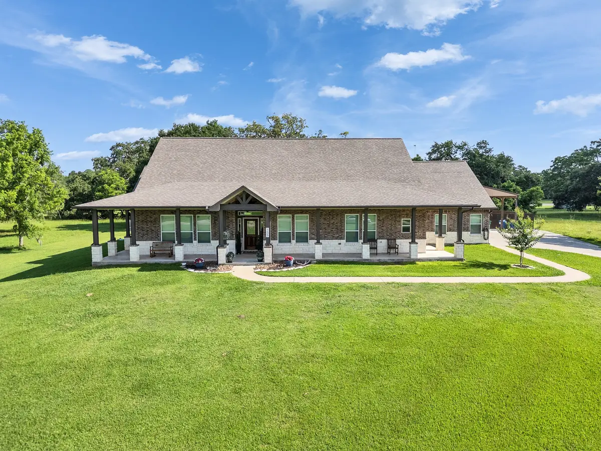 155 Horse Shoe Trail, Angleton, TX 77515 - #1