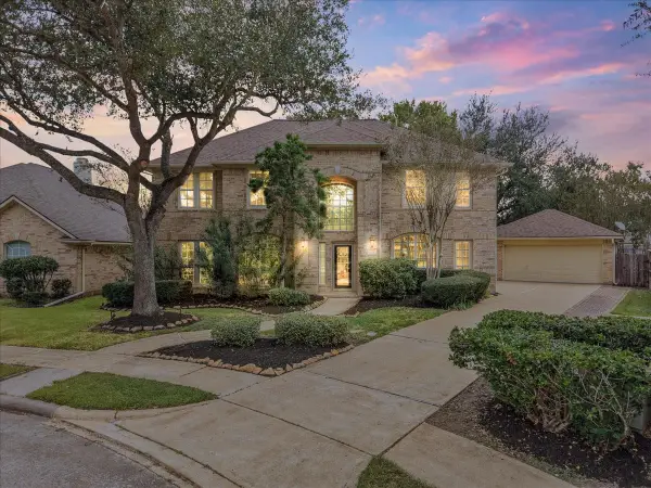 311 Lake Front Drive, League City, TX 77573