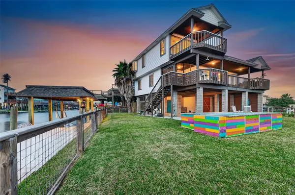925 Bonita Street, Bayou Vista, TX 77563