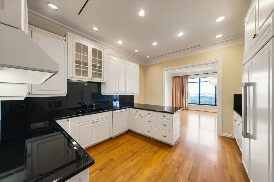 2121 Kirby Drive #13NE, Houston, TX 77019 - #3