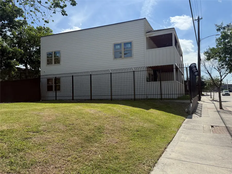 3917 Harrisburg Boulevard #6, Houston, TX 77003 - #2